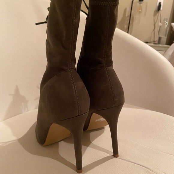 STEVE MADDEN HEELS - Picture 2 of 4